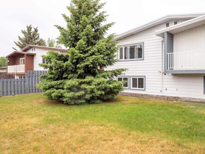 Property Photo:  269 Laval Boulevard W 3  AB T1K 4E2 