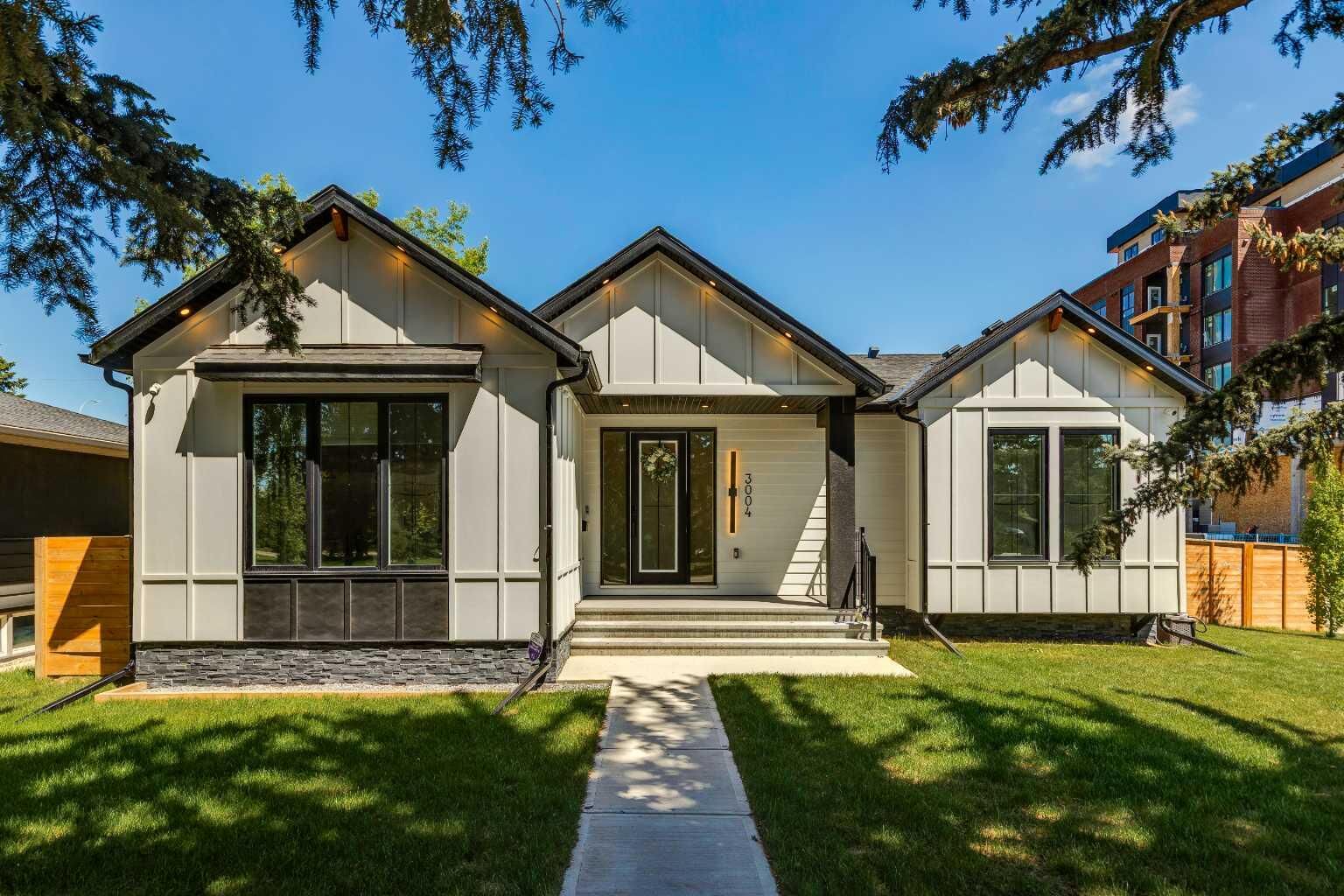 Property Photo:  3004 Hampton Crescent SW  AB T3E 4R2 
