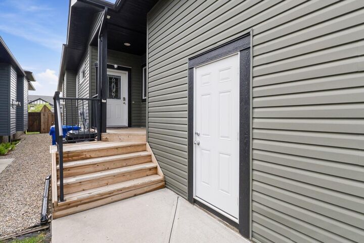 Property Photo:  26 Violet Close  AB T4H 0E4 