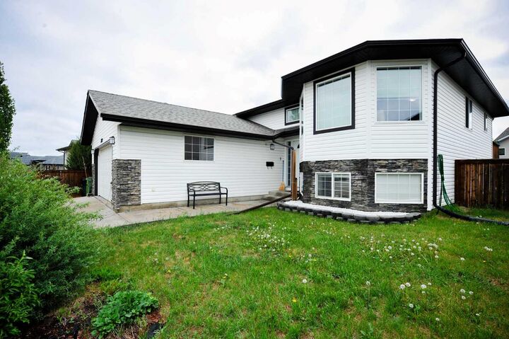Property Photo:  3709 69 Street  AB T4V 5B7 
