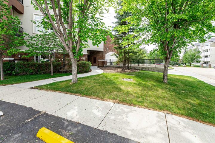 Property Photo: 5213 61 Street 109 AB T4N 6N5