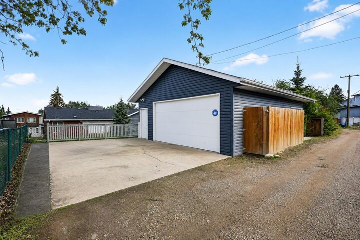 Property Photo: 2316 Richmond Road SW AB T2T 5E4
