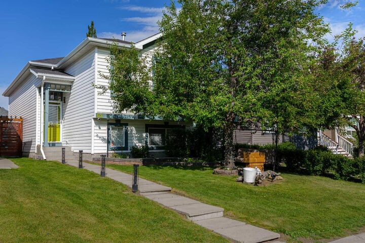 Property Photo:  63 Coventry View NE  AB T3K 5H4 