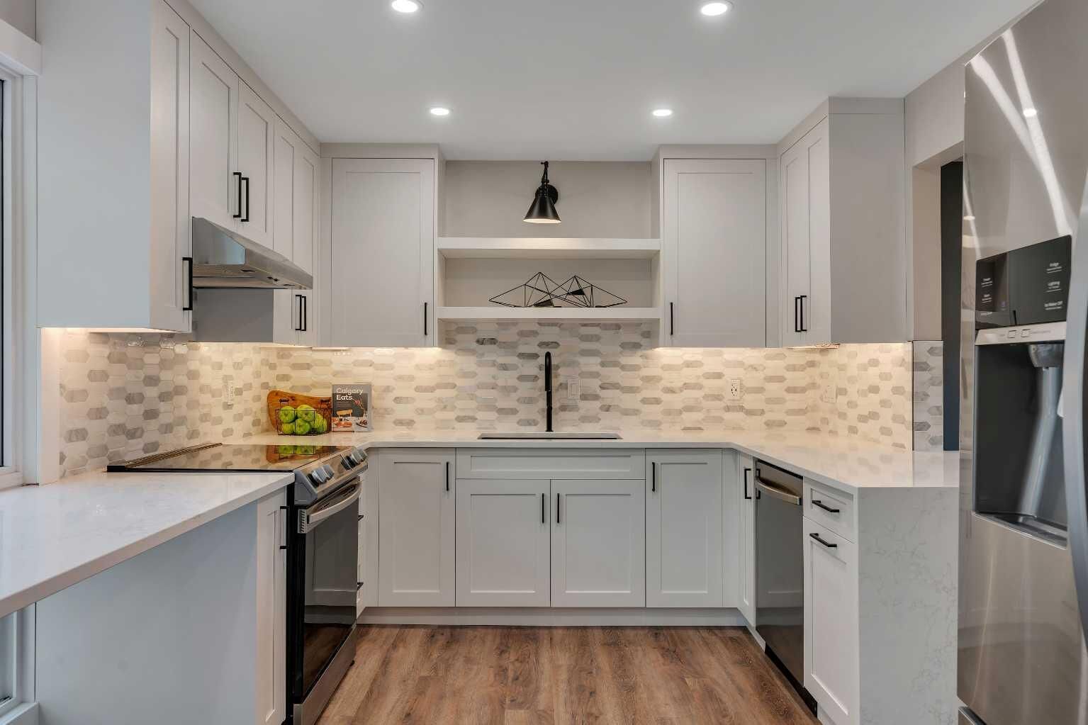 Property Photo:  370 Brae Glen Crescent SW  AB T2W 1B6 