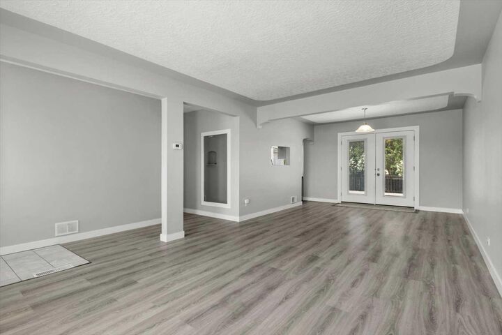 Property Photo:  1615 22A Street NW  AB T2N 2N8 