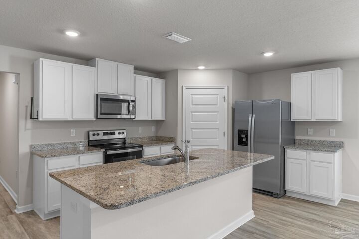 Property Photo:  10108 Oak Haven Rd  FL 32526 