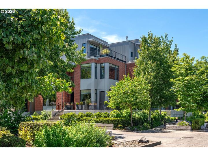 Property Photo:  1710 NW Riverscape St  OR 97209 