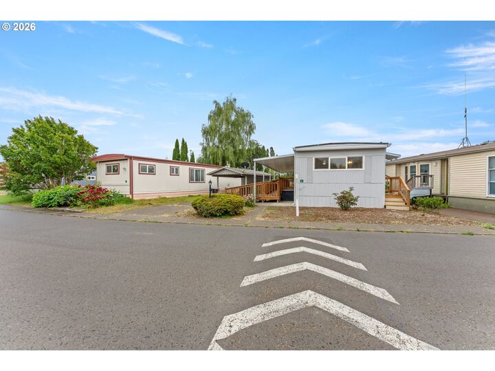 Property Photo:  570 N 10th Ave 6  OR 97113 