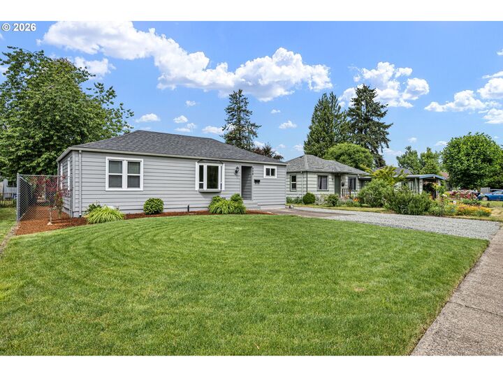 Property Photo:  956 1st St  OR 97477 