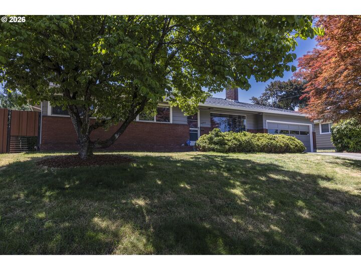 Property Photo: 12410 NE Morris St OR 97230