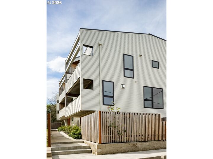 Property Photo:  4619 N Campbell Ave 8  OR 97217 