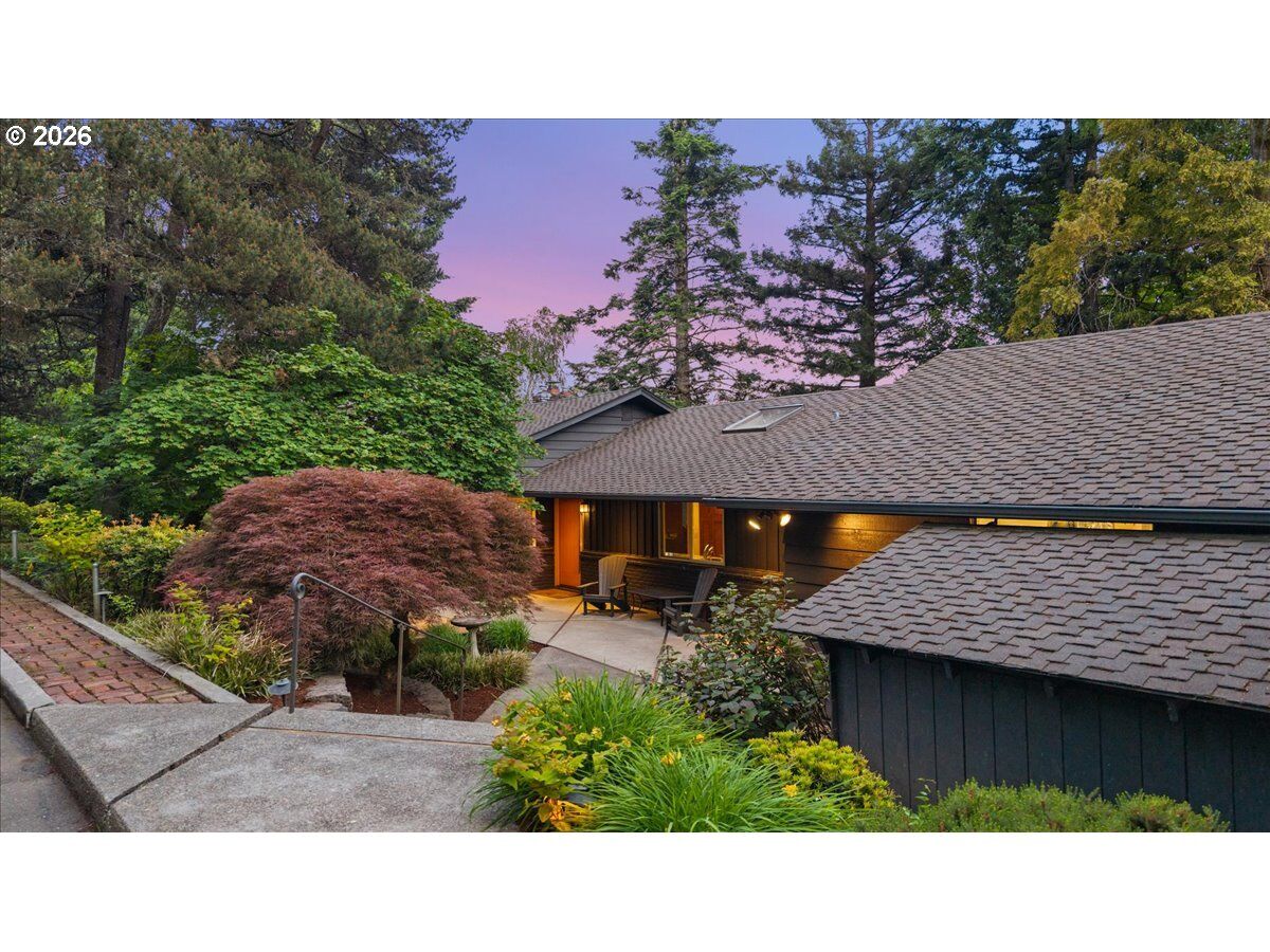 Property Photo:  1530 SW Mitchell Ln  OR 97239 