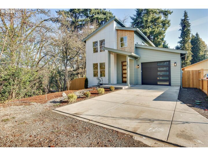 Property Photo:  3811 Q St  WA 98663 