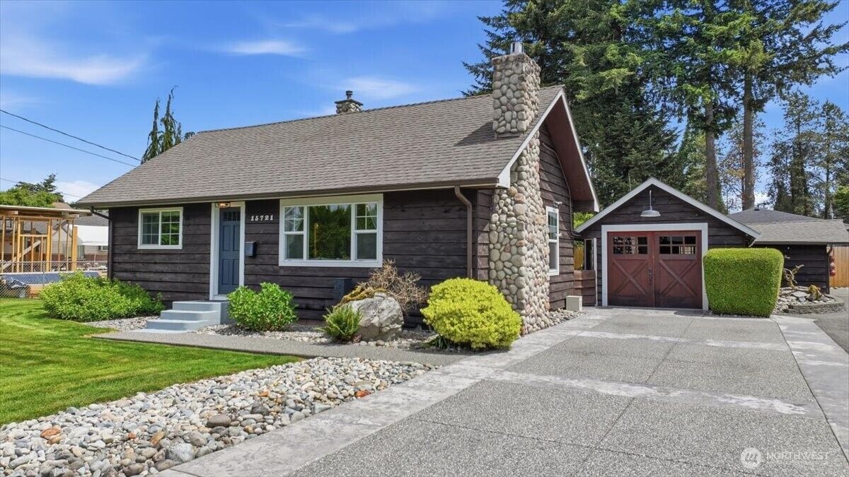 Property Photo:  15721  179th Avenue SE  WA 98272 