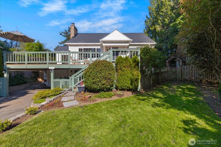 Property Photo:  1051  2nd Avenue S  WA 98020 
