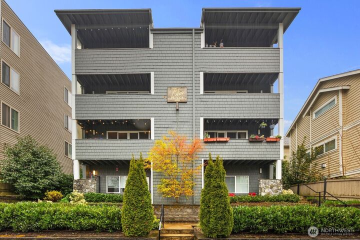 Property Photo: 1729 18th Avenue 201 WA 98122