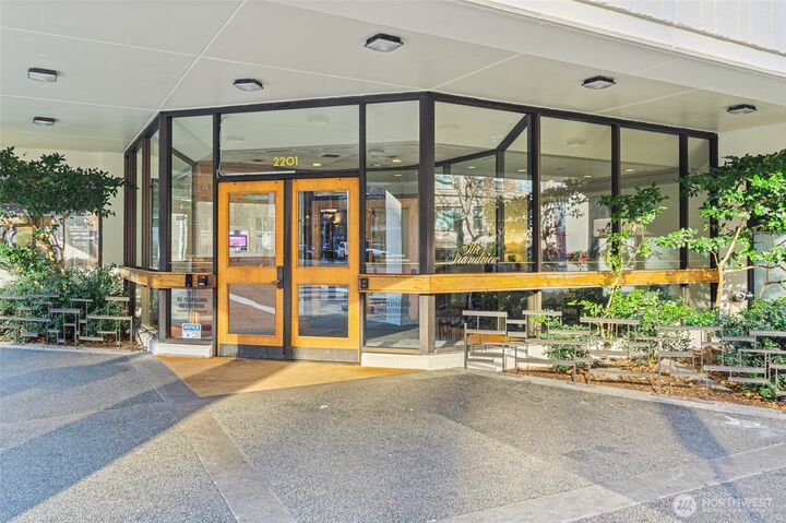Property Photo:  2201  3rd Avenue 1106  WA 98121 