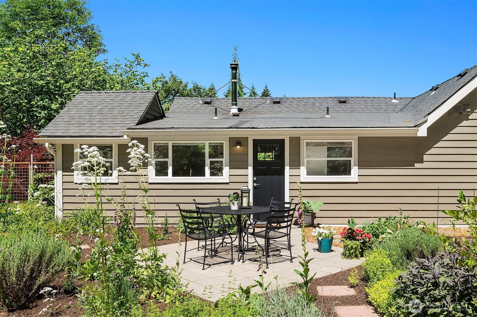Property Photo: 11323 E Riverside Drive WA 98011