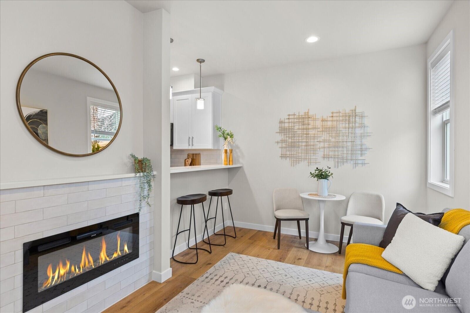 Property Photo: 2217 Hoyt Avenue B WA 98201