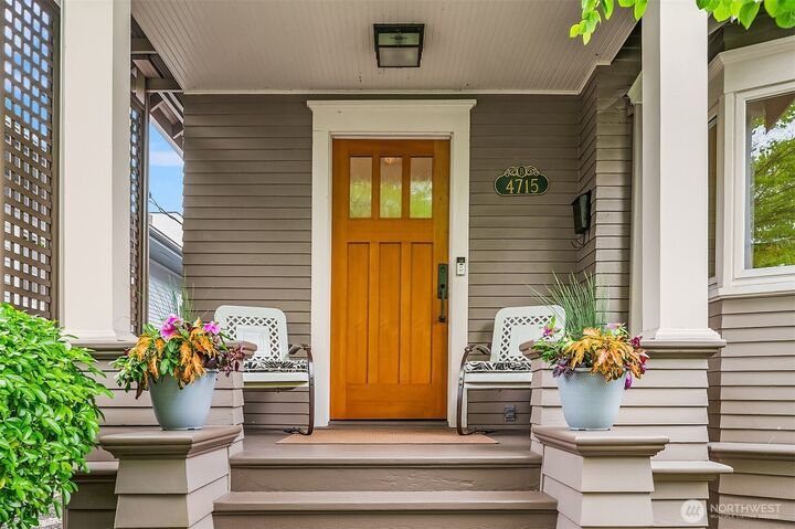 Property Photo:  4715  Densmore Avenue N  WA 98103 