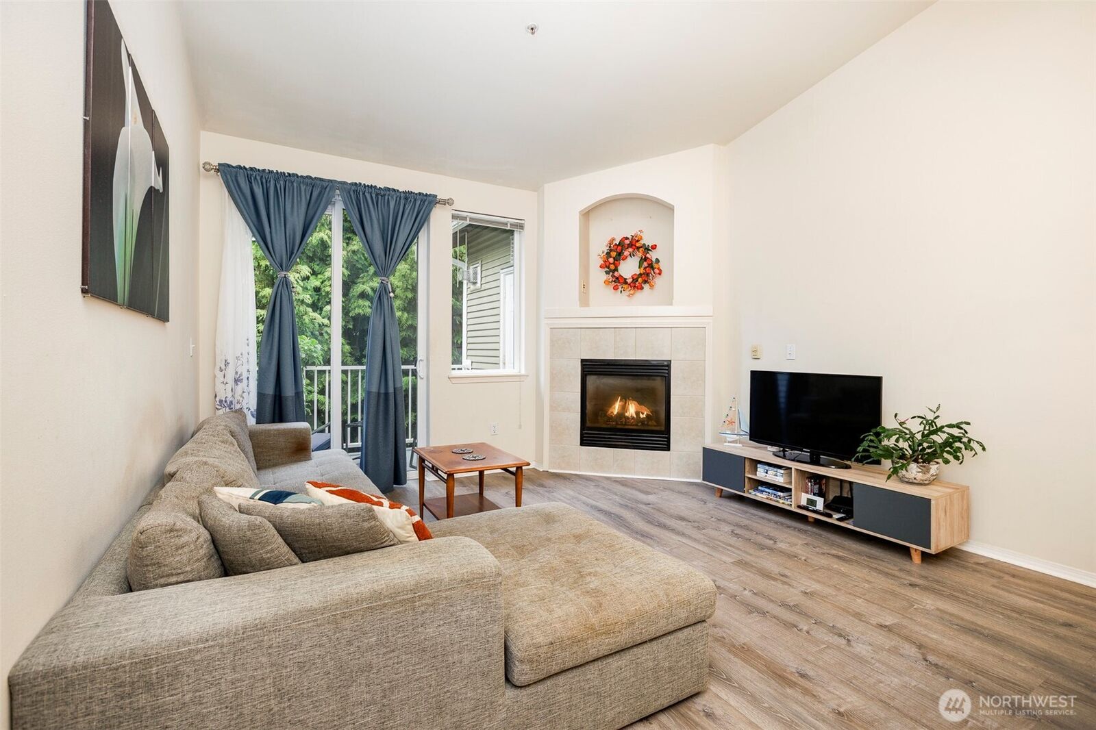 Property Photo:  12712  Admiralty Way G302  WA 98204 