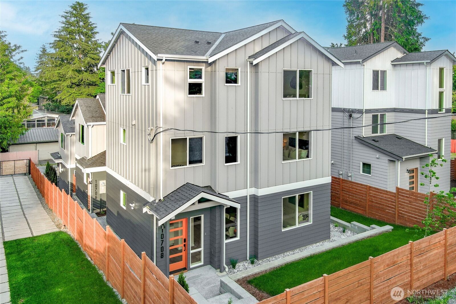 Property Photo:  10708  Linden Avenue N  WA 98133 
