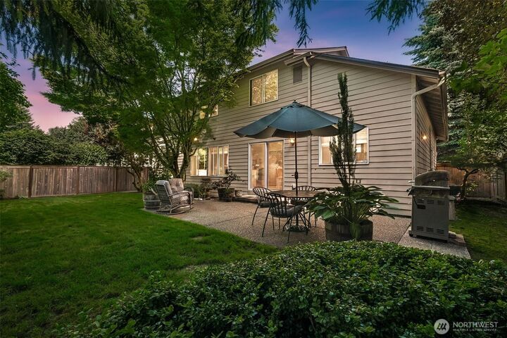 Property Photo:  445 SE 7th Street  WA 98045 