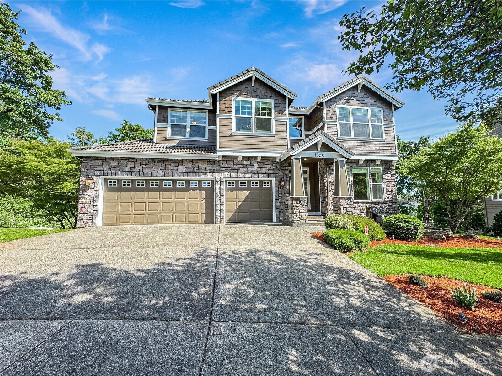 Property Photo:  1130 NW Klickitat Lane  WA 98607 