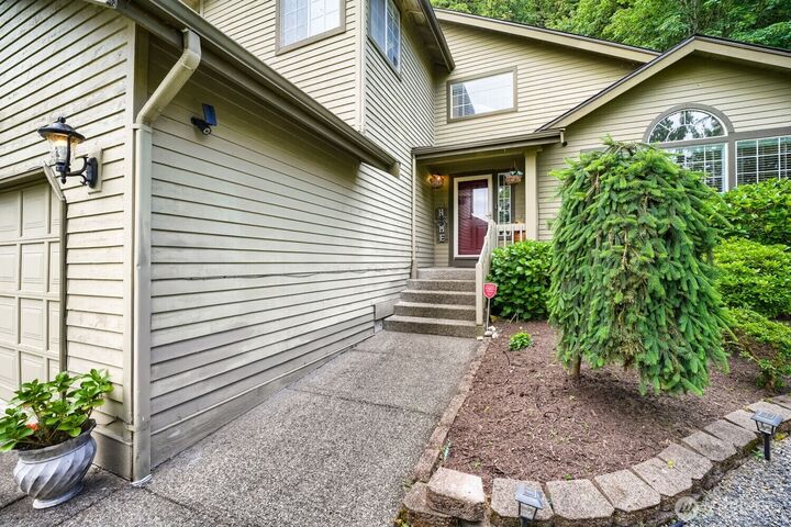 Property Photo: 15827 SE 156th Court WA 98058