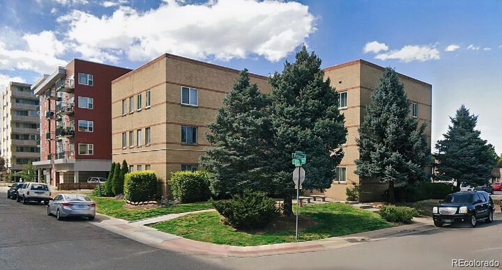 Property Photo: 1101 Bellaire Street 101 CO 80220