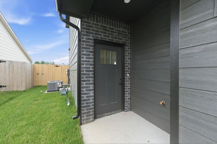 Property Photo:  707 E Briarbrook Ln  KS 67147-1122 