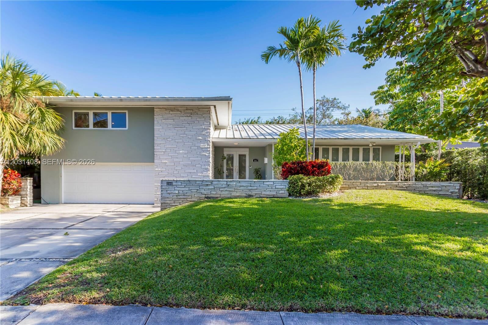 Property Photo:  301 E Shore Dr E 301  FL 33133 