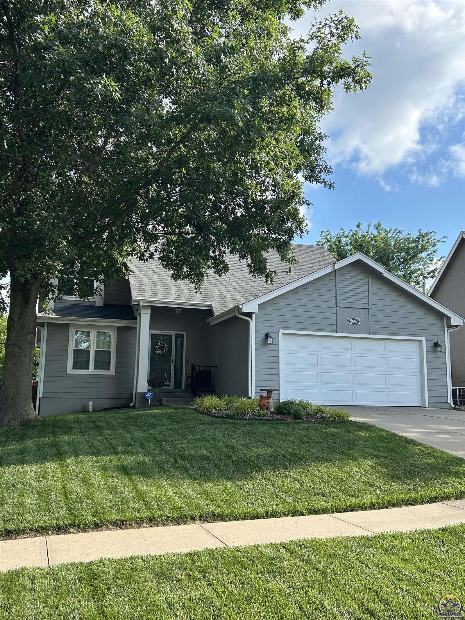 Property Photo: 5647 SW 34th Pl KS 66614
