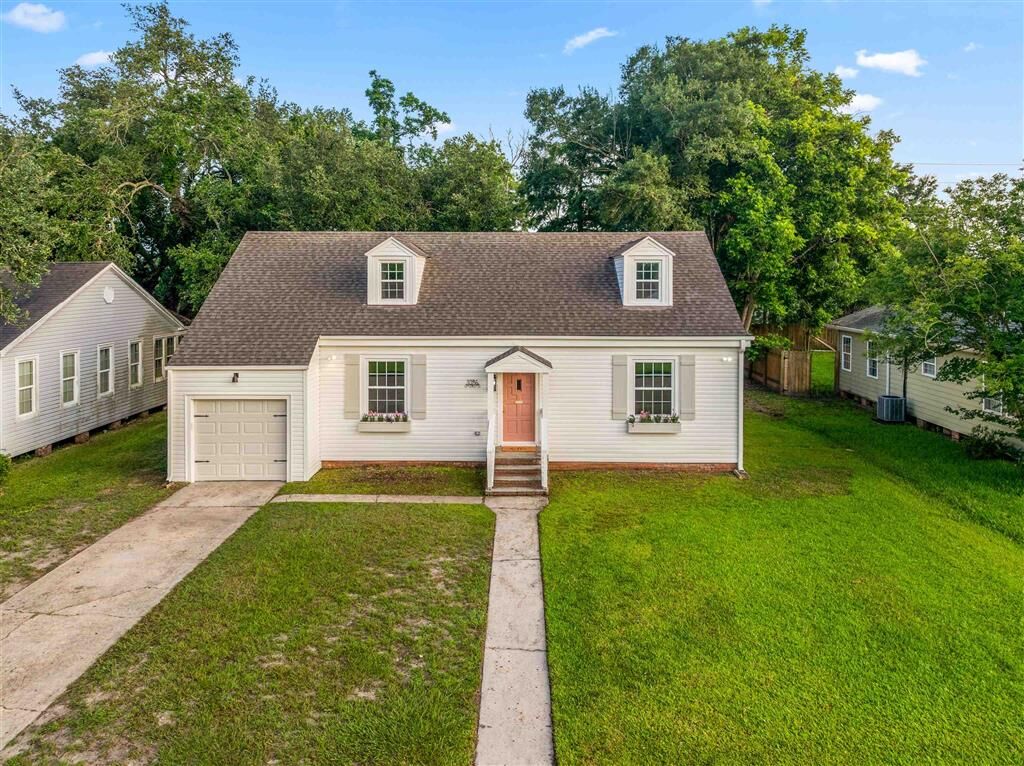 Property Photo: 1026 11th Street LA 70601