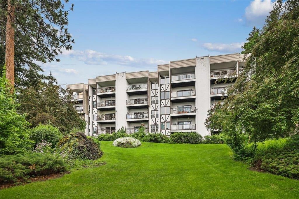 Property Photo: 20 W Sumner Ave 203 WA 99204