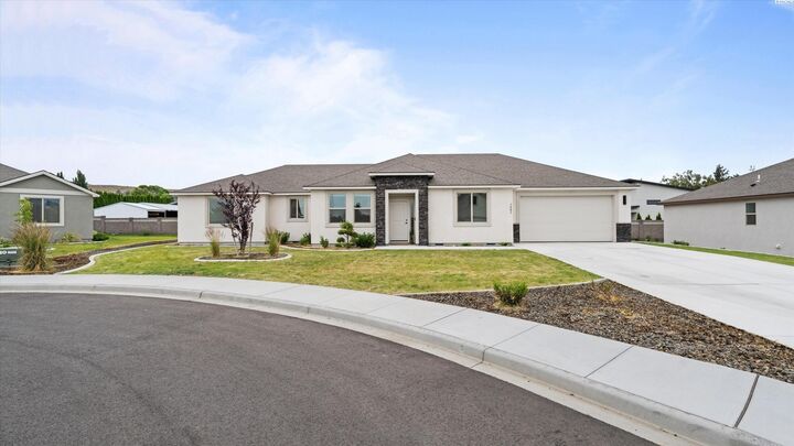 Property Photo:  1661 Livorno Ave  WA 99352 