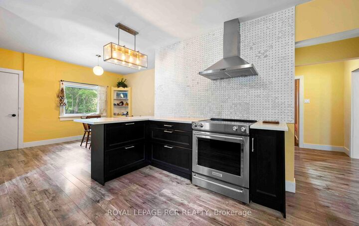 Property Photo: 7 Third Avenue ON L9W 1G8