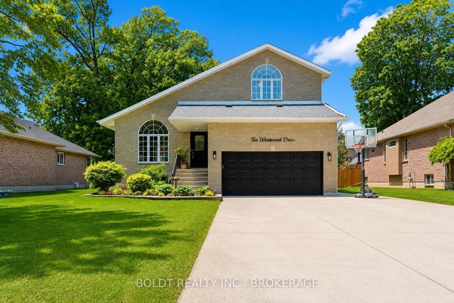 Property Photo:  10 Westwood Drive  ON L3K 6B8 