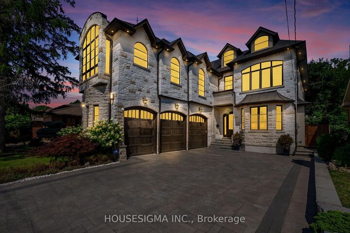 102 Oxford Street — photo 1