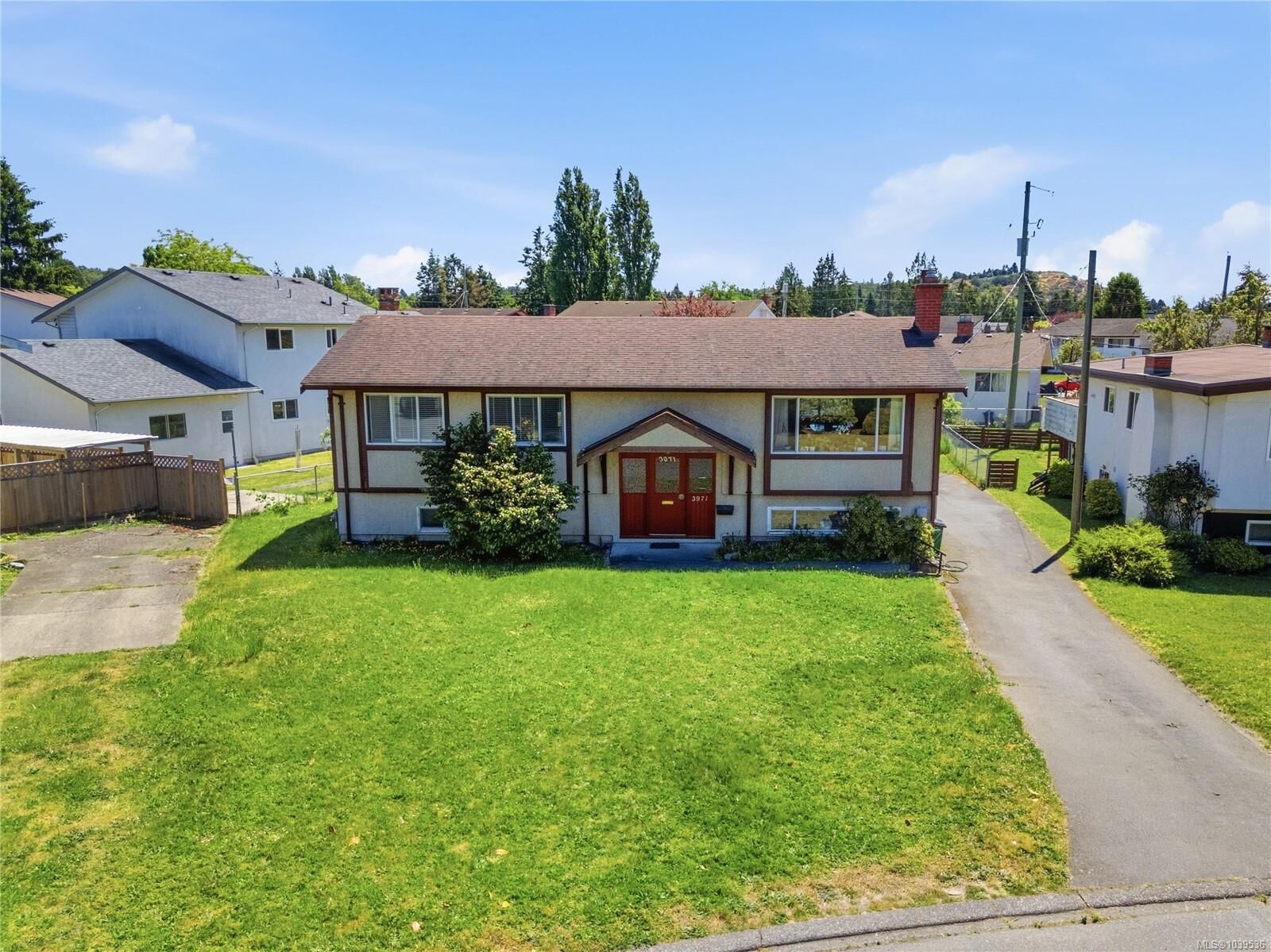 Property Photo:  3971 Cedarwood St  BC V8N 3N3 