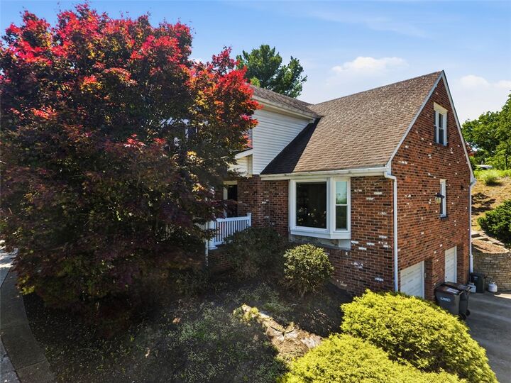 Property Photo:  2358 Golfview Dr  PA 15241 