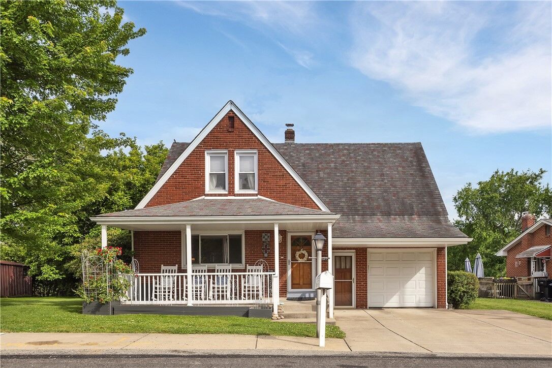 Property Photo:  1021 Sarah St  PA 15137 
