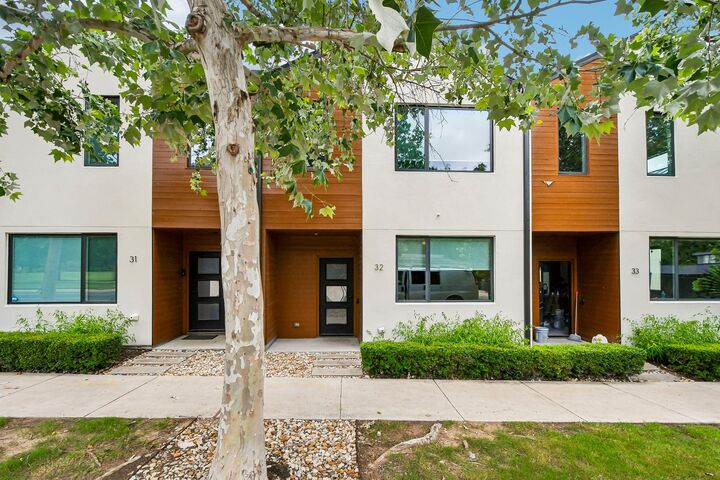 Property Photo:  1931 E 38th 1/2 Street 3-2  TX 78723 