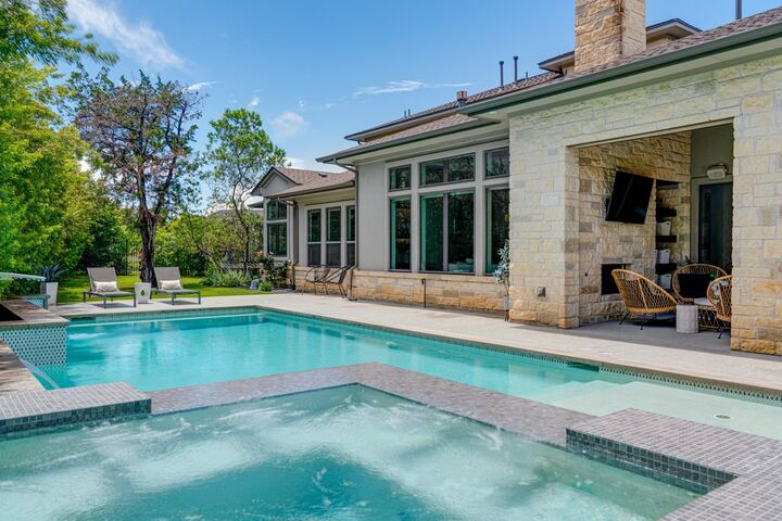 Property Photo:  519 Woodside Terrace  TX 78738 