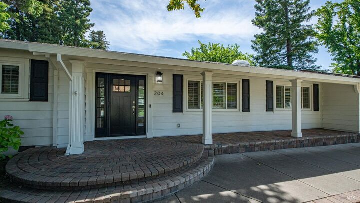 Property Photo:  204 Paseo Arboles  CA 94534 