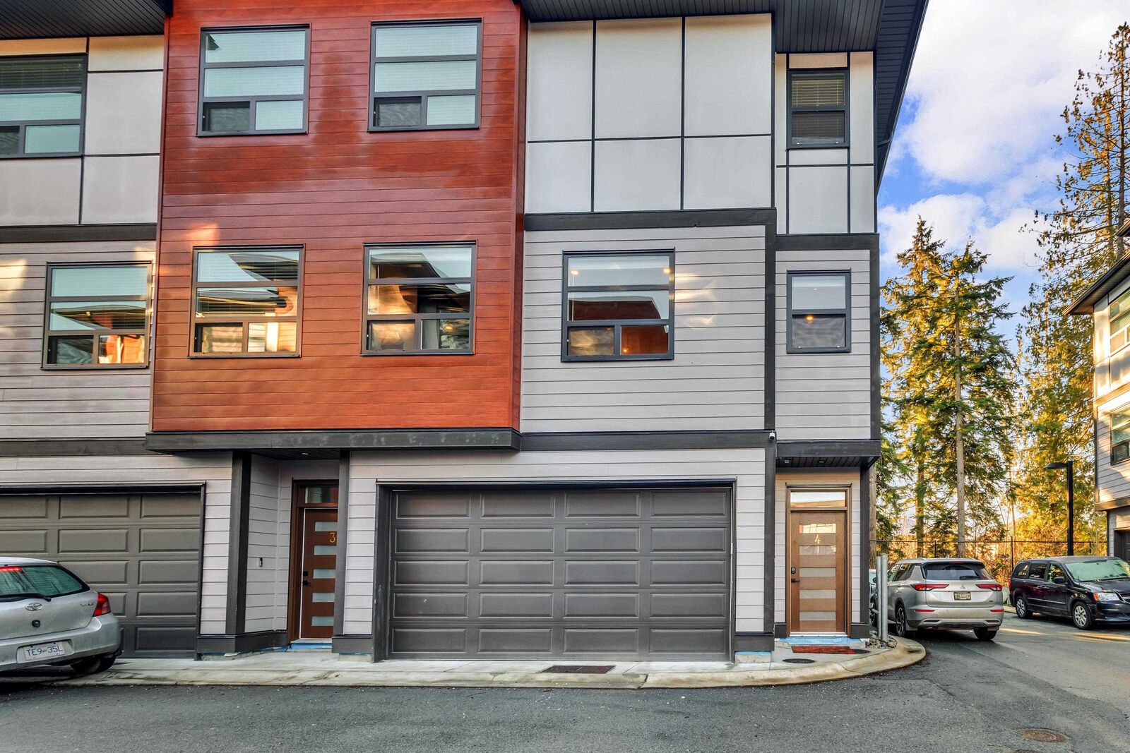 Property Photo: 32970 Tunbridge Avenue 4 BC V2V 0J9