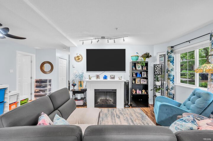 Property Photo:  14877 100 Avenue 112  BC V3R 3H1 