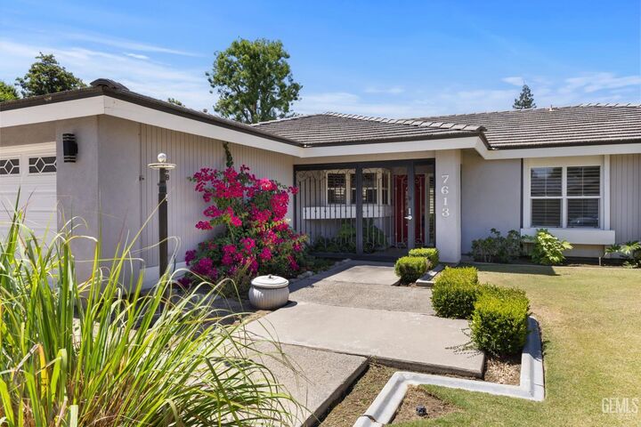 Property Photo:  7613 Eastlorne Court  CA 93309 