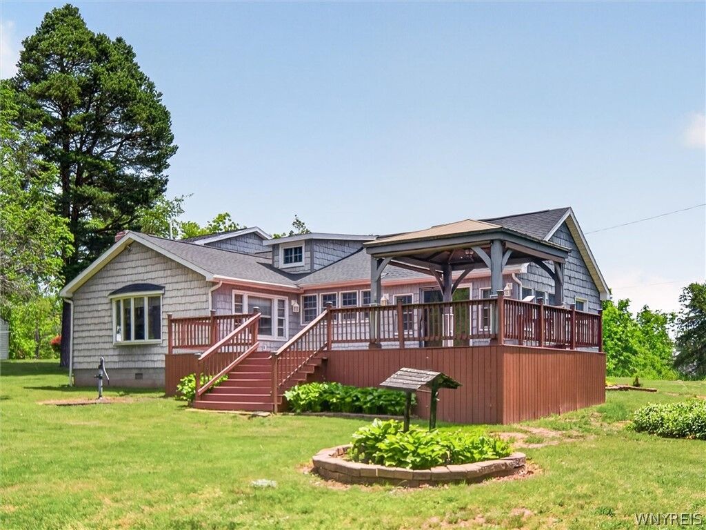 Property Photo:  9 Tannery Street  NY 14571 