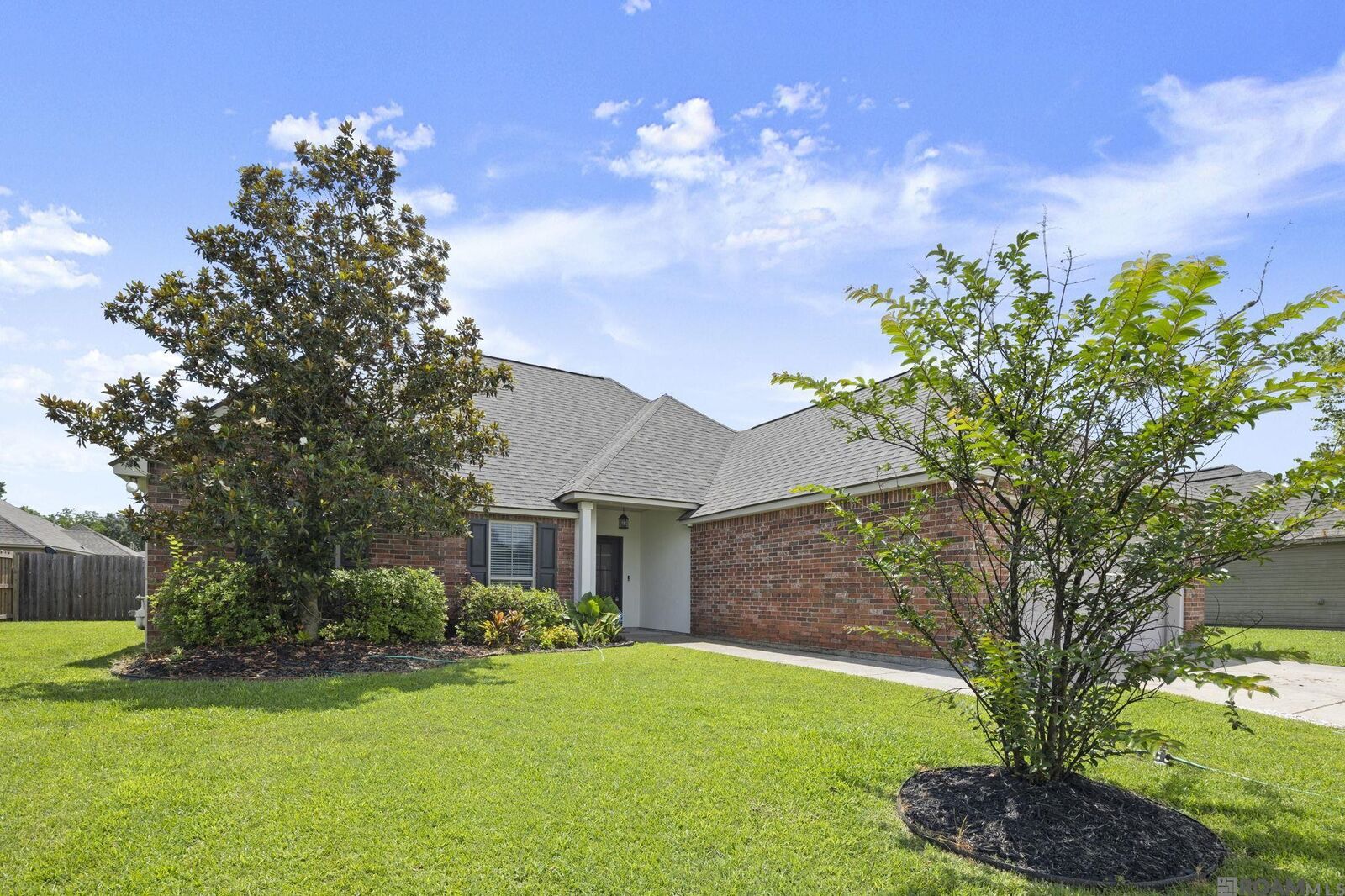 Property Photo: 14380 Summerset Dr LA 70737